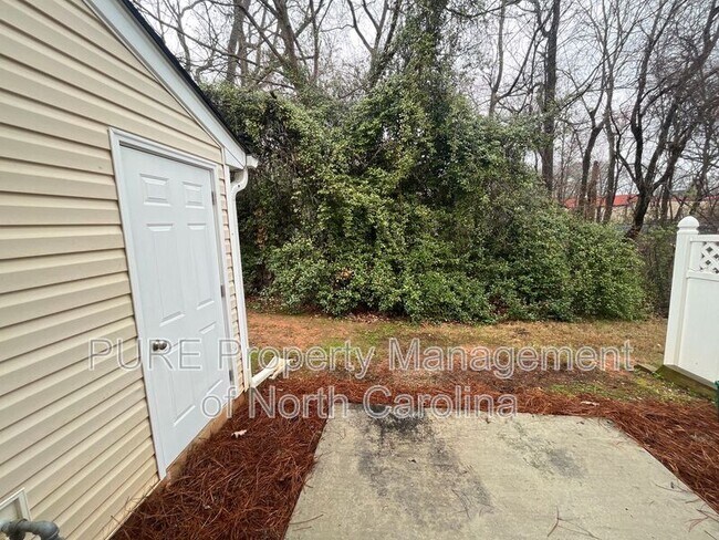 Building Photo - 5285 Ficus Tree Ln