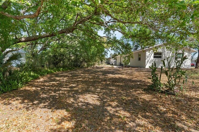 Building Photo - 2240 Conway Dr