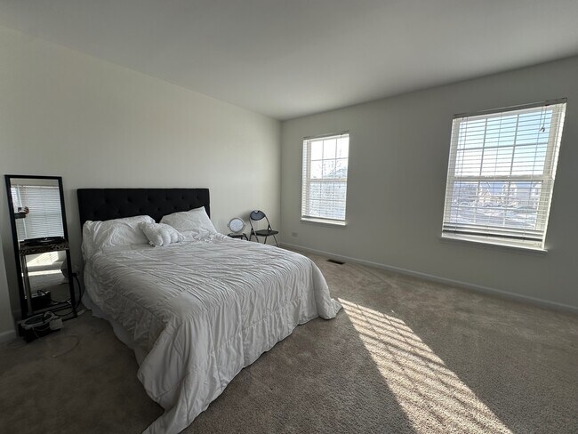 Building Photo - 2600 Providence Ave