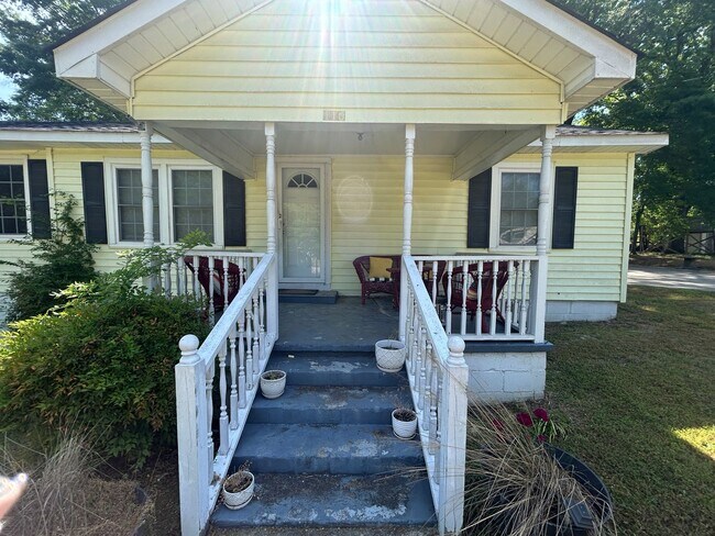 Building Photo - 110 Martin St