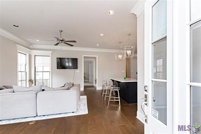 Building Photo - Upscale Townhouse in The Village at Magnol...