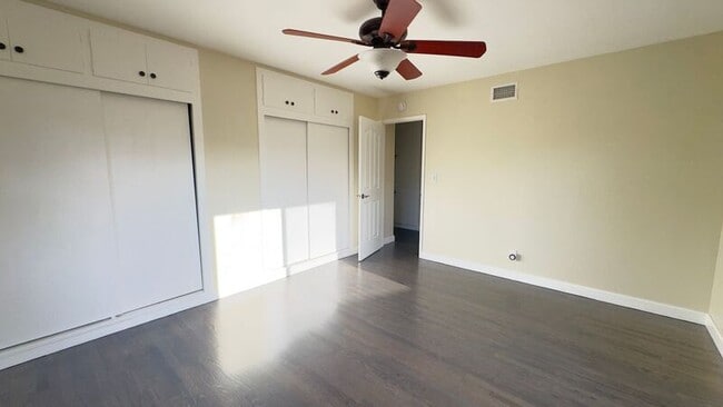 Building Photo - 403 S Lupin Ln