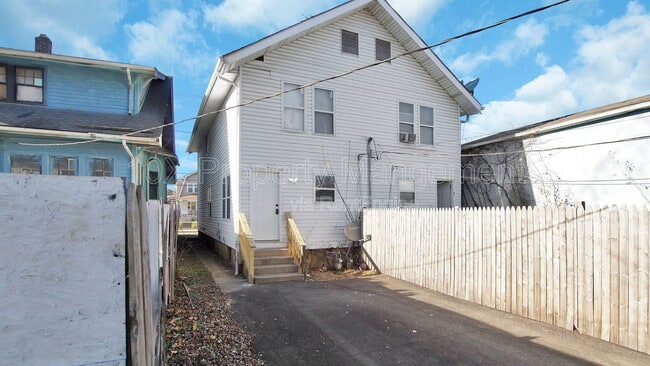 Building Photo - 2198 Cleveland Ave