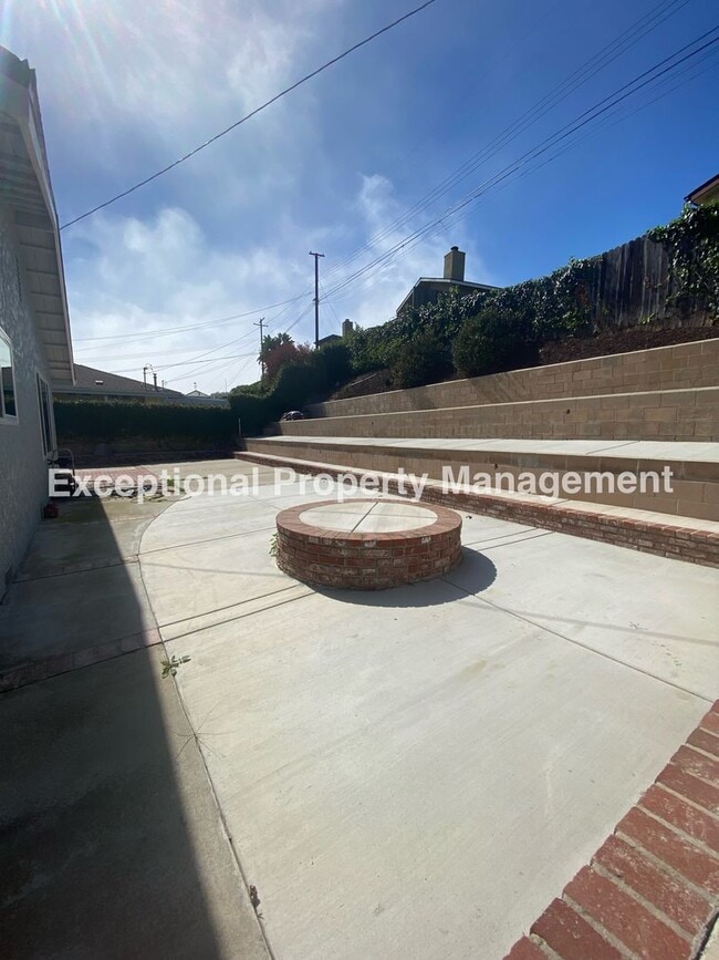 Building Photo - Great 4 bedroom 2 bath single story home