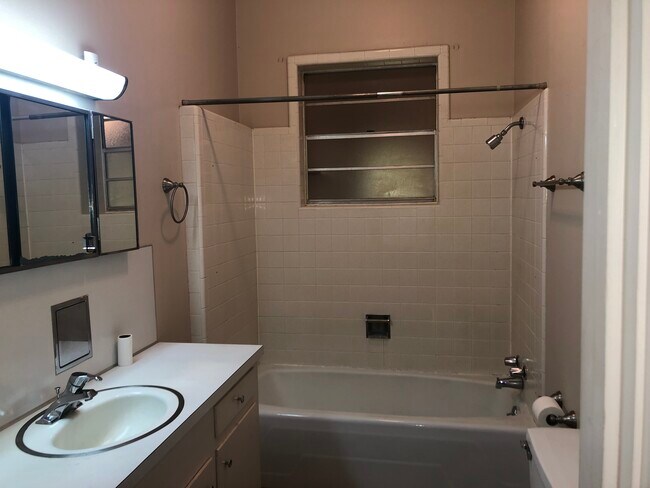 Building Photo - 716 W Georgia Ave