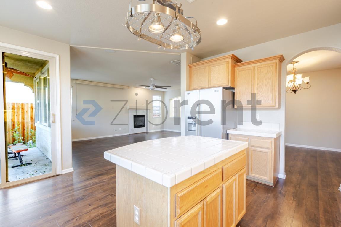 Building Photo - 3334 San Vicente Rd
