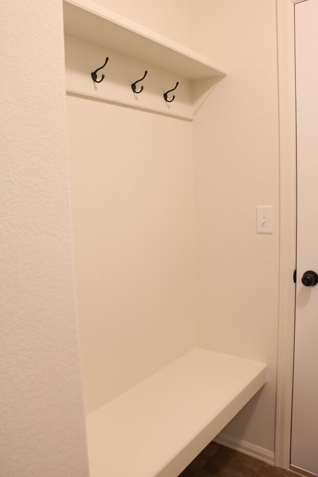 Building Photo - 3 bedroom, 2 bath in Severance!