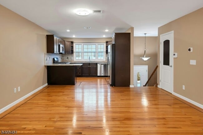 Building Photo - 102 Montgomery St