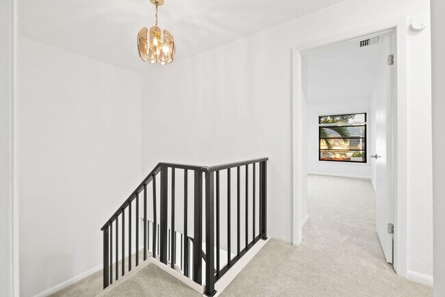 Building Photo - 3012 Willow Ln