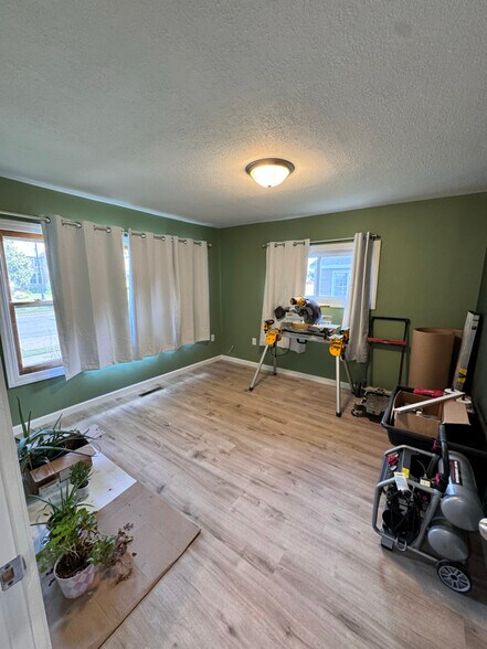 Building Photo - 1409 Superior Ave