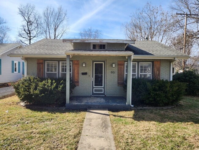 Building Photo - Spacious 3-Bedroom, 1-Bathroom Home AVAILA...