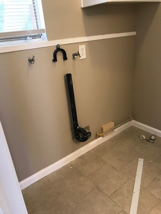 Building Photo - Huge 4/2 house located on a very desirable area. section 8 approved