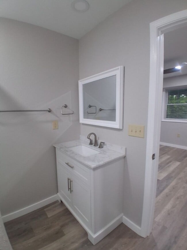 Building Photo - $1,800 - 2 Bedroom 2 Bathroom Newly Renova...