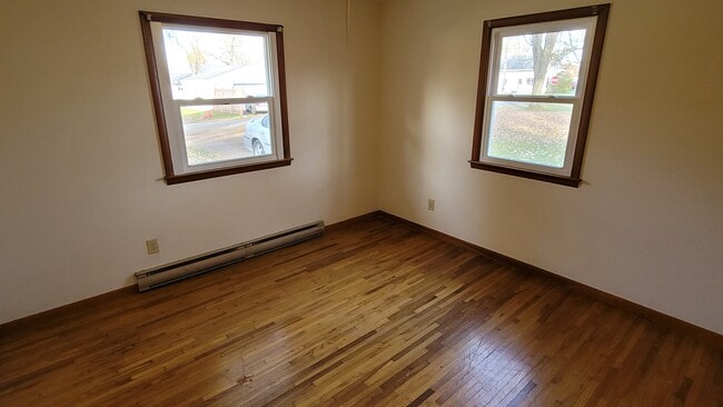 Building Photo - 433 Kenmore St