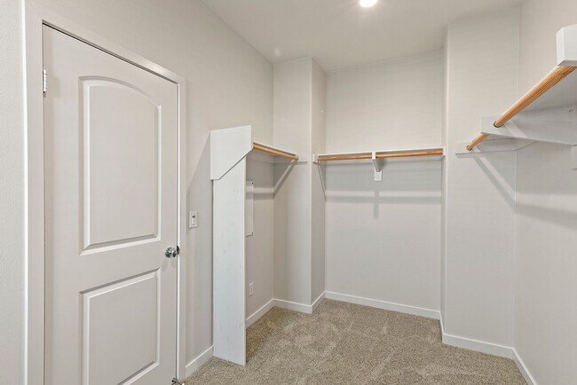 Building Photo - Comfort Meets Coastal Living 4 Bed 2.5 Bath in Oceanside!