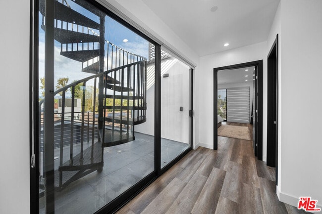 Building Photo - 5812 Willis Ave