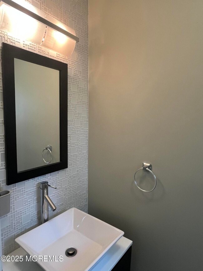 Building Photo - 35 Sternberger Ave