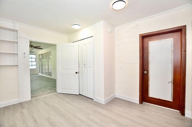 Building Photo - 505 Coconut Ave E