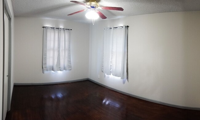 Building Photo - 3 bed 2 ba w Finished Basement + Garage - APPLY FREE!
