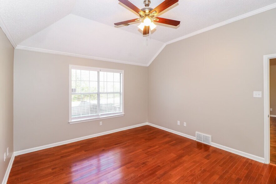 Building Photo - 8648 Tropicana Dr N