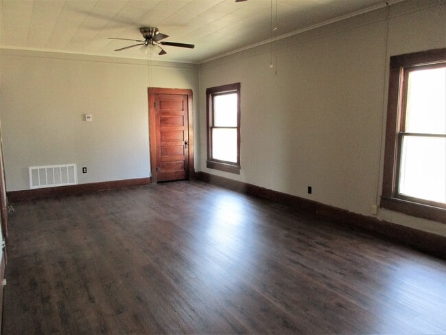 Building Photo - Absolutely Adorable!