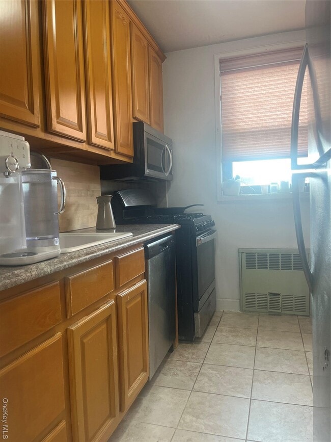 Building Photo - 139-15 83rd Ave