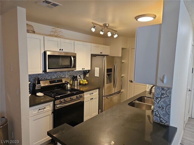 Building Photo - 2200 S Fort Apache Rd