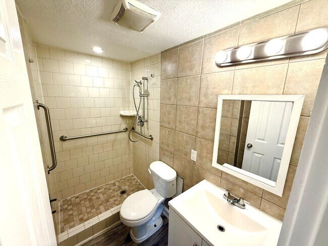 Building Photo - 602 Lovett Ave