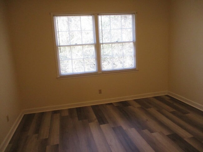 Building Photo - FOR RENT! 2 Bedroom, 2 Bath Upper Level Co...