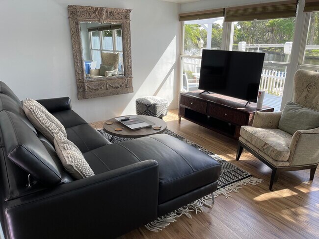 Building Photo - 196 SW Kanner Hwy