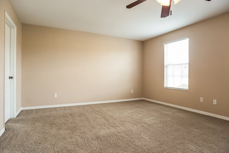 Building Photo - 12652 Somerset Oaks St