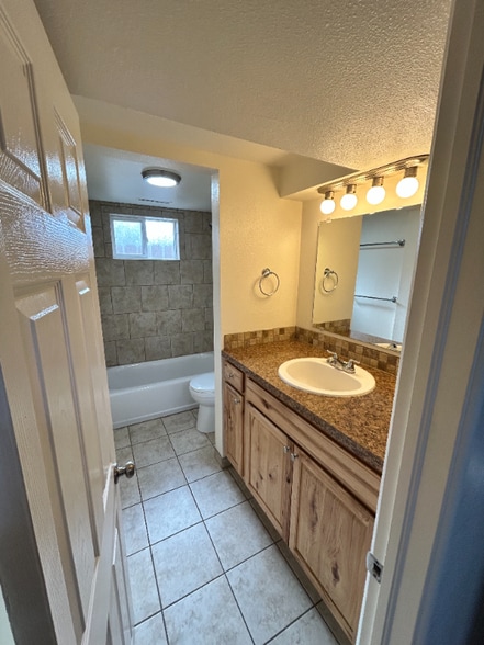 Building Photo - 1015 Roosevelt Ave