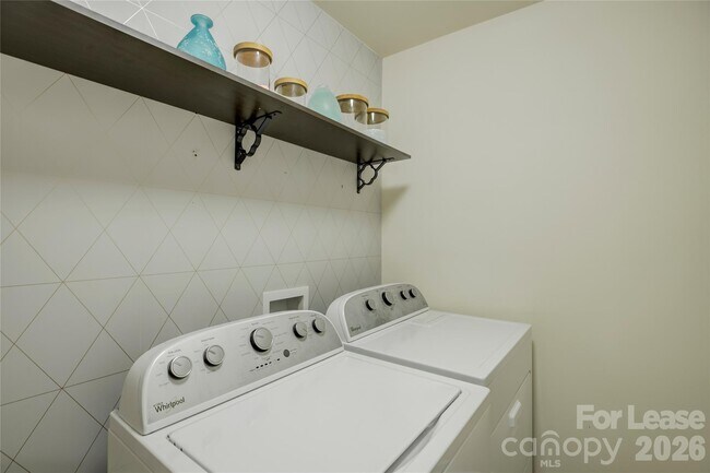 Building Photo - 1731 Evergreen Dr