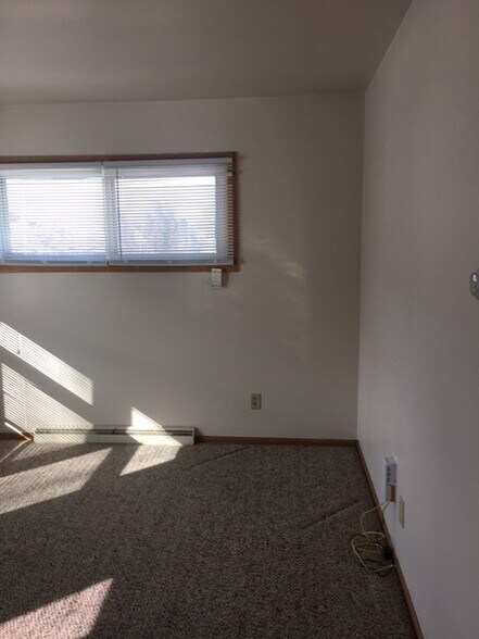 Livingroom - 6907 W Arthur Ave