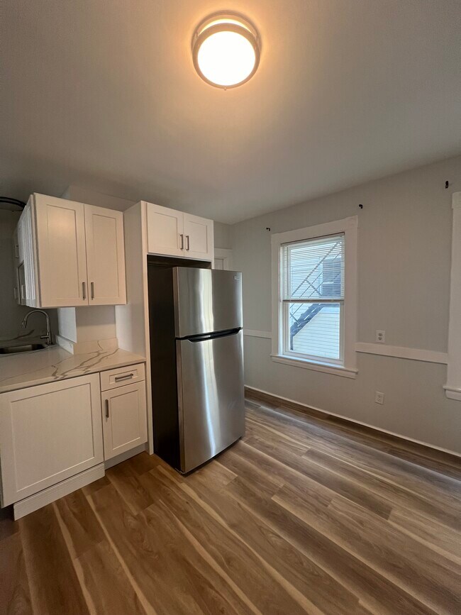 Building Photo - 120 Lowell St