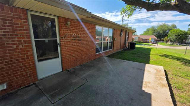 Building Photo - 6251 Shadydell Dr