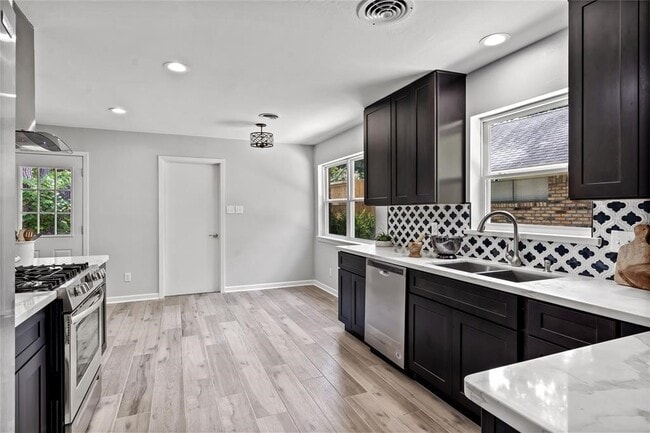 Building Photo - 1747 Maux Dr