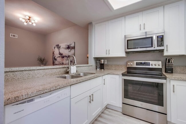 Building Photo - 2226 River Run Dr