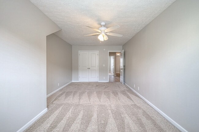 Building Photo - 911 Dahlia Dr