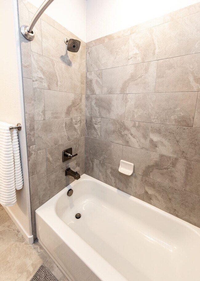 Building Photo - Fully Furnished 3 Bedroom 2.5 Bath Luxury Townhome by Garden of the Gods