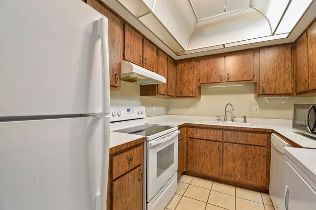 Building Photo - 40 Club House Dr