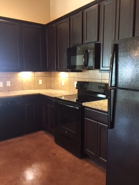 Building Photo - 722 Saengerhalle Rd