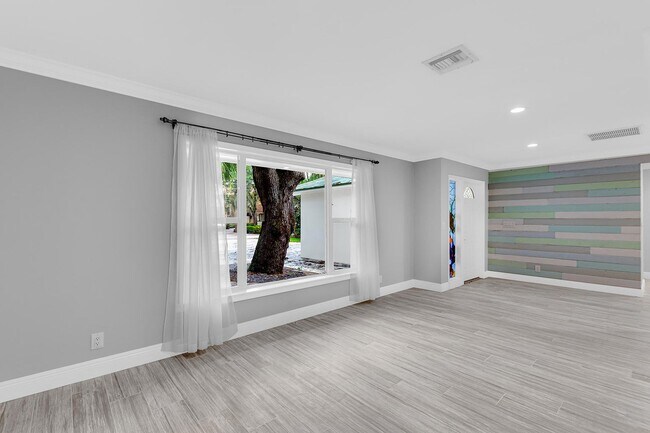 Building Photo - 12831 Shore Dr