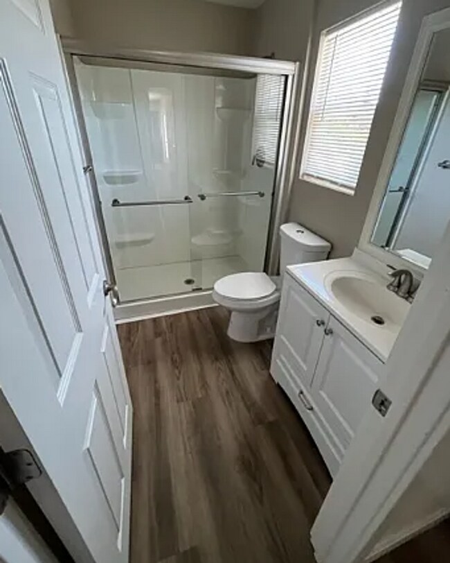 Building Photo - 6 Bed/ 5 Bath on Campanile! Large back area!