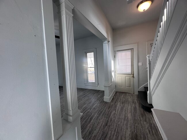 Building Photo - 607 Penn-E