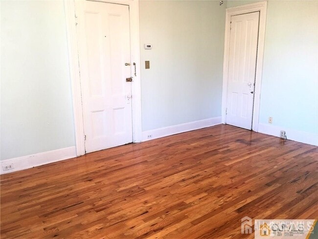Building Photo - 207 Woodbridge Ave