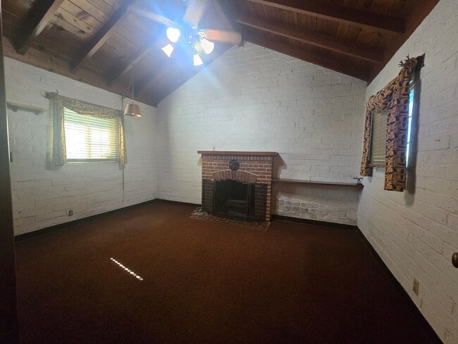 Building Photo - 4 Br 3 Ba + Flex w/ Fireplace
