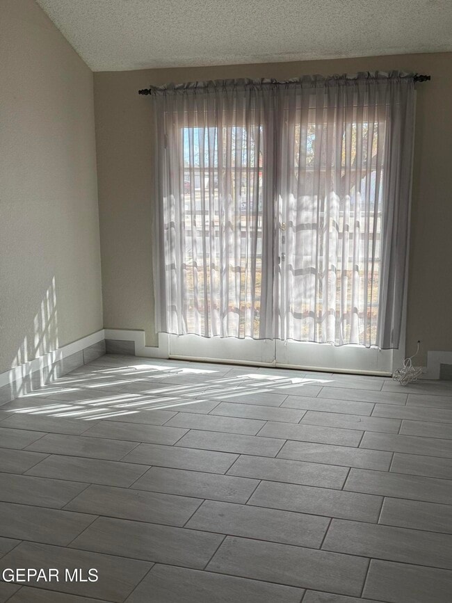 Building Photo - 15327 Woodhill Ct