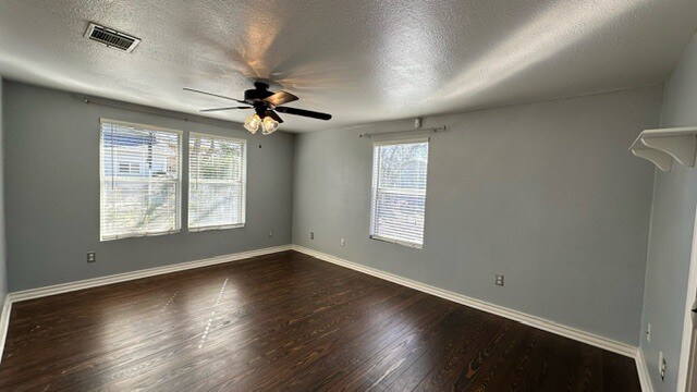 Building Photo - 620 Circle Ave