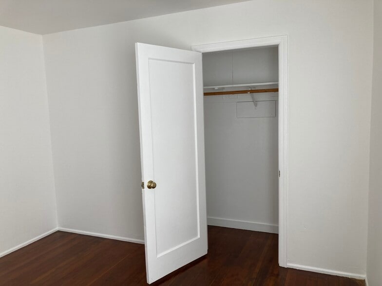 Bedroom Closet - 929 Georgia St